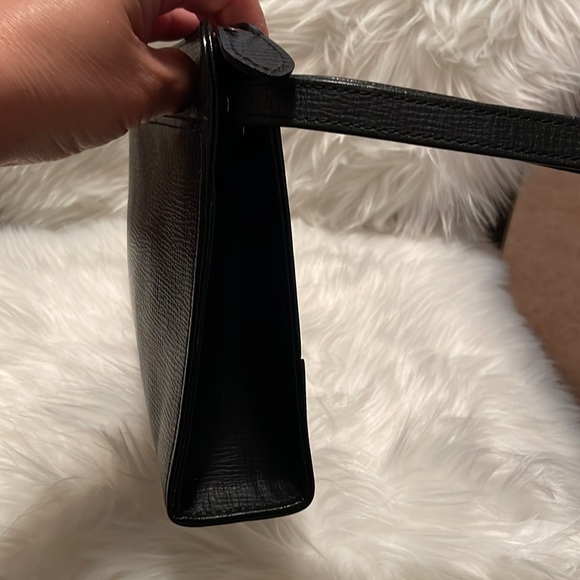 Burberry’s black clutch - Picture 5 of 11